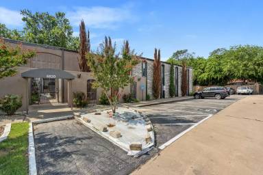 Main picture of 5820 Berkman Dr