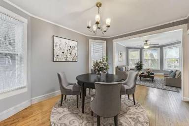 Main picture of 2541 N Hamlin Ave