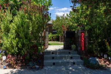 Main picture of 2211 Ashland Ave