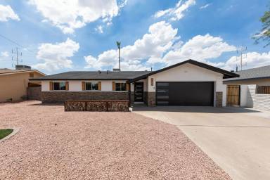 Main picture of 2926 S Dromedary Dr