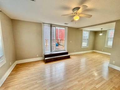 Main picture of 119 E Oak St