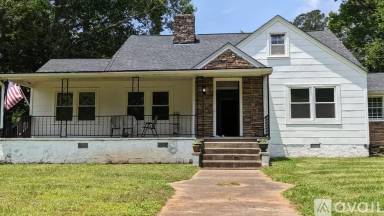 Main picture of 305 S Walnut St