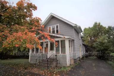 Main picture of 5612 Main St