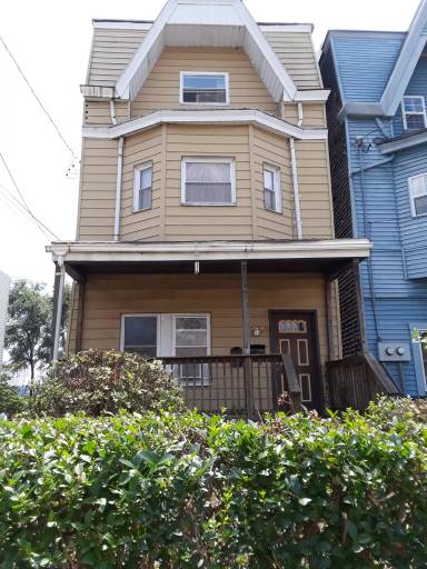 Main picture of 202 Ophelia St