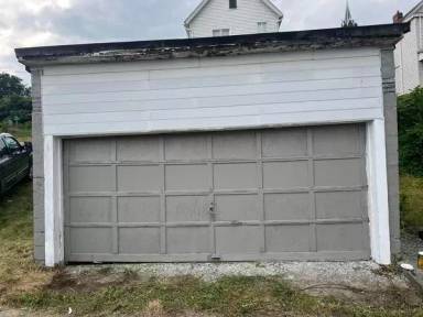 Main picture of 206 Thompson Ave