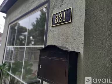 Main picture of 821 Larrabee St