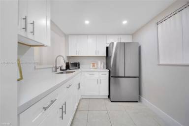 Main picture of 8005 SW 107th Ave