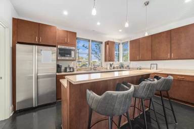 Main picture of 6 Brewster Ct
