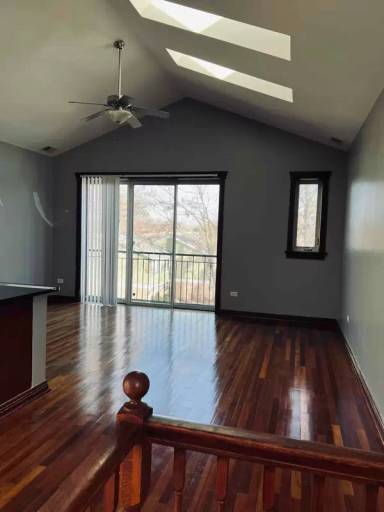 Main picture of 8036 S Kingston Ave