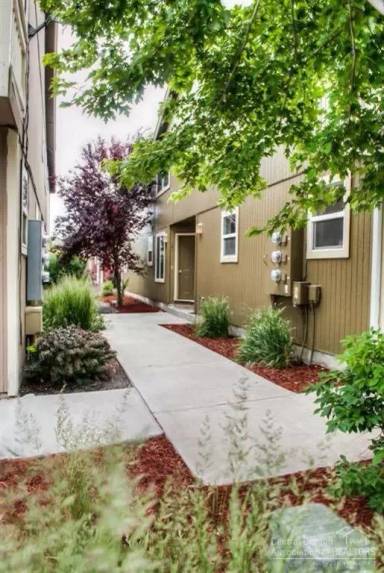 Main picture of 2037 SW Canyon Dr