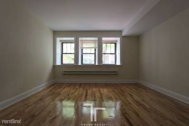 Main picture of 1347 N Dearborn St