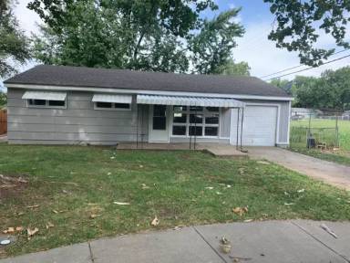 Main picture of 3301 SE Emerson St