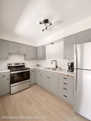 Main picture of 1656 W 42nd St