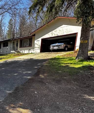 Main picture of 750 Sullivan Ave