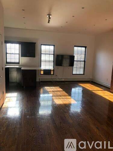 Main picture of 457 Lexington Ave
