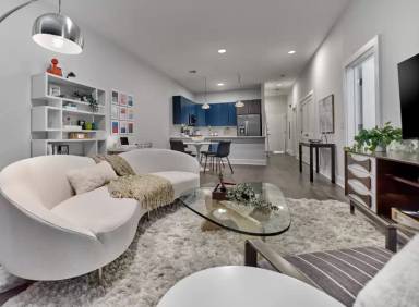 Main picture of 260 Avenue E
