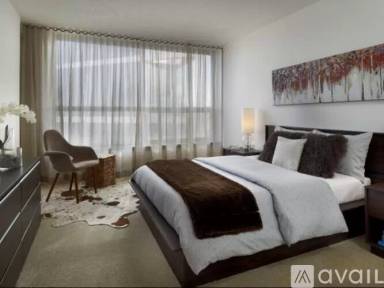 Main picture of 615 W Randolph St