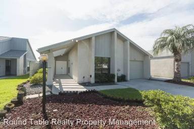 Main picture of 2442 Lorraine Ct N