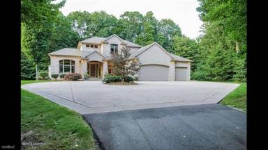 Main picture of 420 S Round Lake Dr