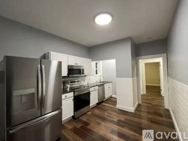 Main picture of 5200 Devonshire Ave