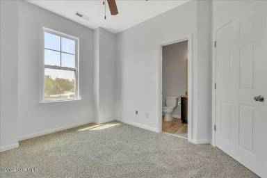 Main picture of 142 Waterstone Ln