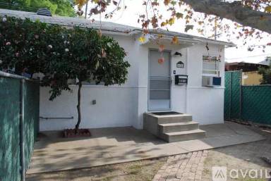 Main picture of 418A Western Ave
