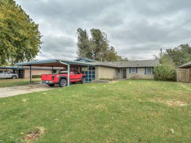 Main picture of 7112 S Douglas Pl