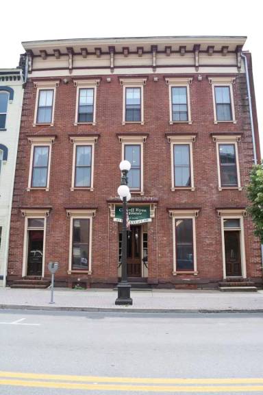 Main picture of 136 E Water St