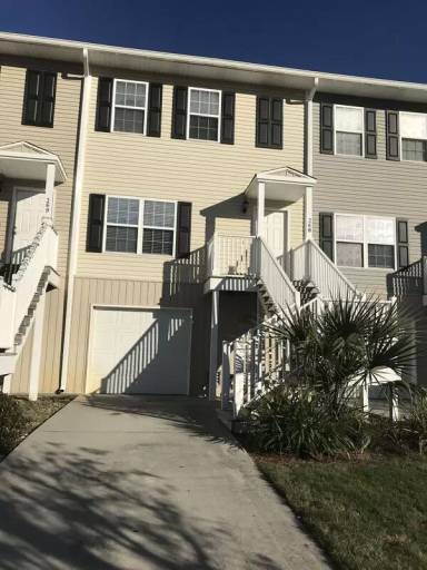Main picture of 305 Laurel Oak Ln