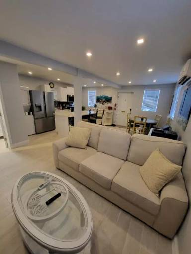 Main picture of 522 NE 5th Ave