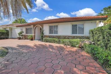 Main picture of 9862 SW 145th Pl