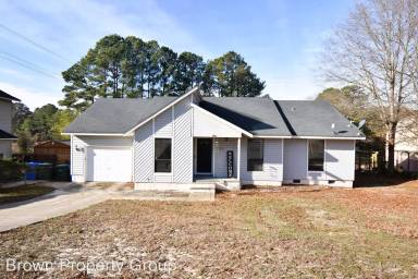 Main picture of 4200 Village Dr