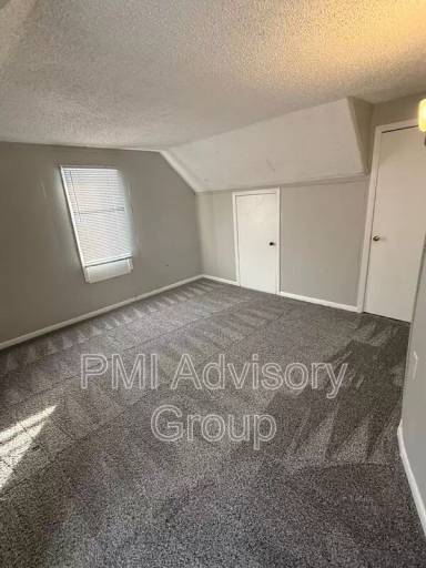 Main picture of 2033 SW Van Buren St