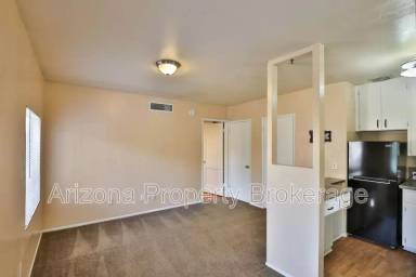 Main picture of 216 N Macdonald