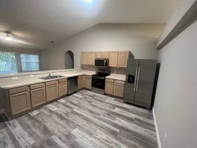 Main picture of 1471 Eldron Blvd SE