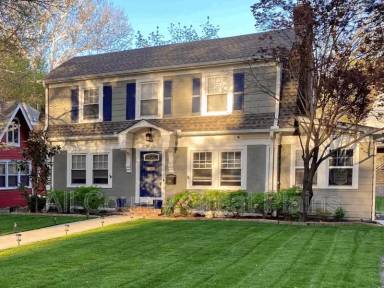 Main picture of 5625 Oak St