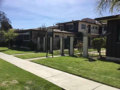 Main picture of 10631 Crenshaw Blvd