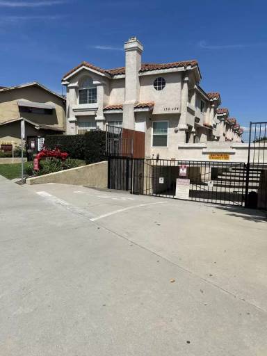 Main picture of 132 N Atlantic Blvd