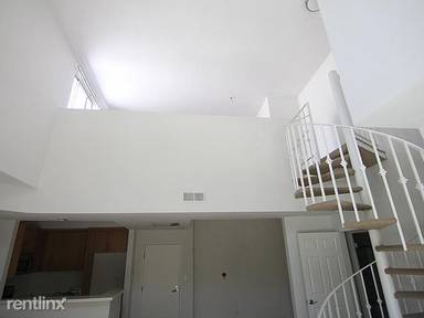Main picture of 884 Palm Ave