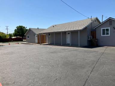Main picture of 1855 D St