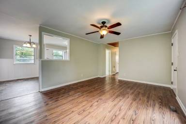 Main picture of 3815 Barry Ave