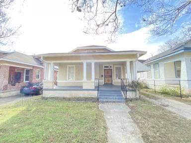 Main picture of 1221 Forest Ave