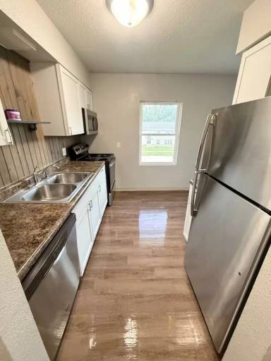 Main picture of 404 Melody Ln