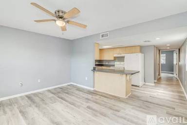 Main picture of 2910 E Columbus Dr