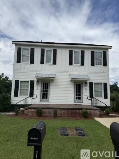 Main picture of 108 Pine St