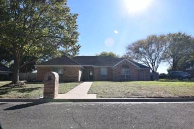 Main picture of 512 Neches St