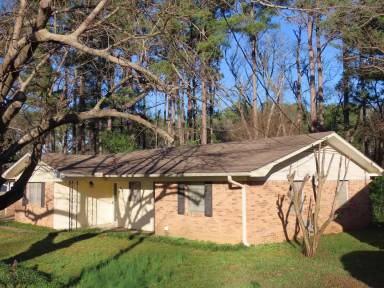 Main picture of 1818 Pinecrest Dr