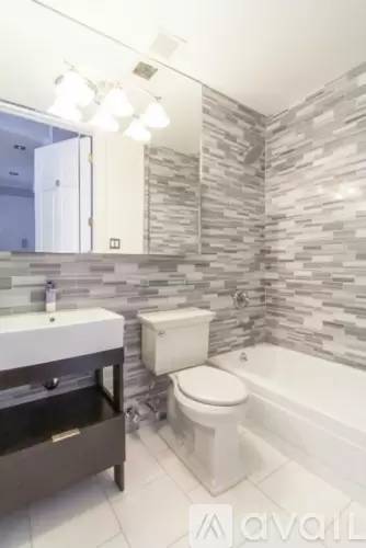 Main picture of 205 W 13th St