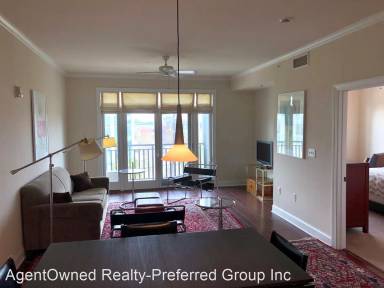 Main picture of 33 Calhoun St