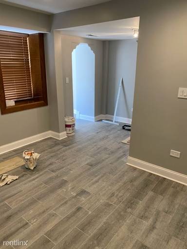 Main picture of 2034 W Homer St